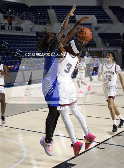 Thumbnail 2 in Lamar vs Westbury photogallery.