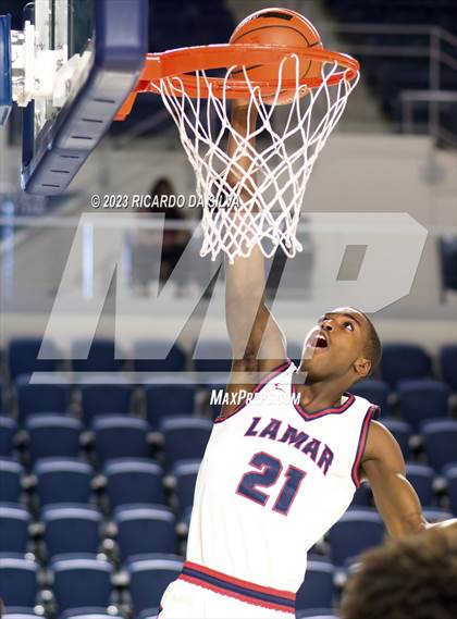 Thumbnail 3 in Lamar vs Westbury photogallery.