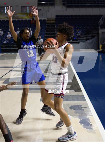 Thumbnail 3 in Lamar vs Westbury photogallery.
