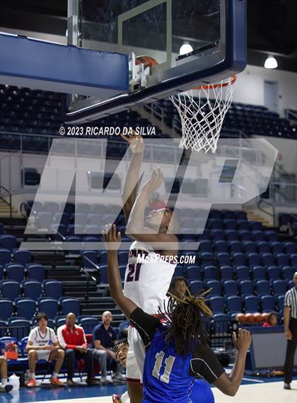 Thumbnail 3 in Lamar vs Westbury photogallery.