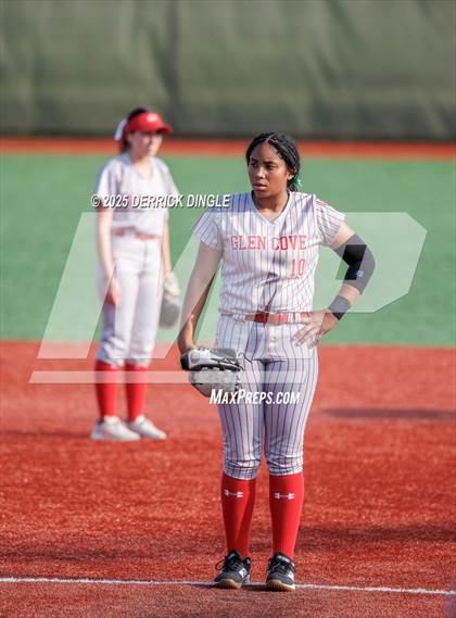 Thumbnail 1 in Glen Cove vs MacArthur (Nassau Class AA Championship) photogallery.