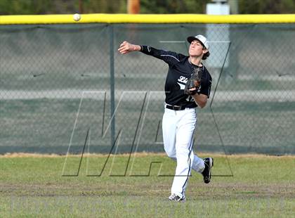 Thumbnail 2 in Lindsay vs. Pottsboro (Blue Ridge Tournament) photogallery.