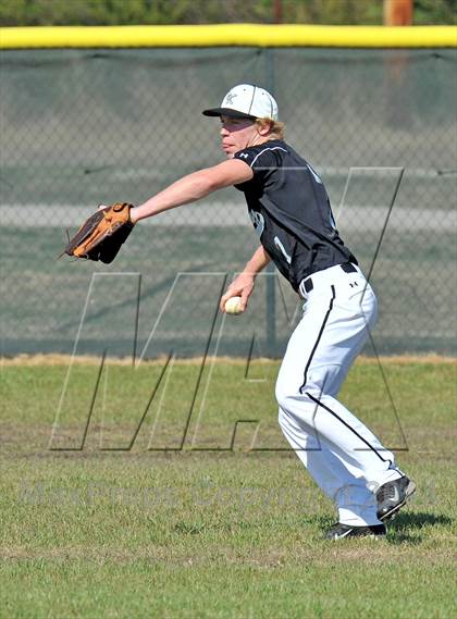 Thumbnail 2 in Lindsay vs. Pottsboro (Blue Ridge Tournament) photogallery.