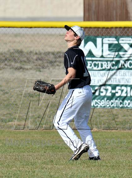 Thumbnail 2 in Lindsay vs. Pottsboro (Blue Ridge Tournament) photogallery.