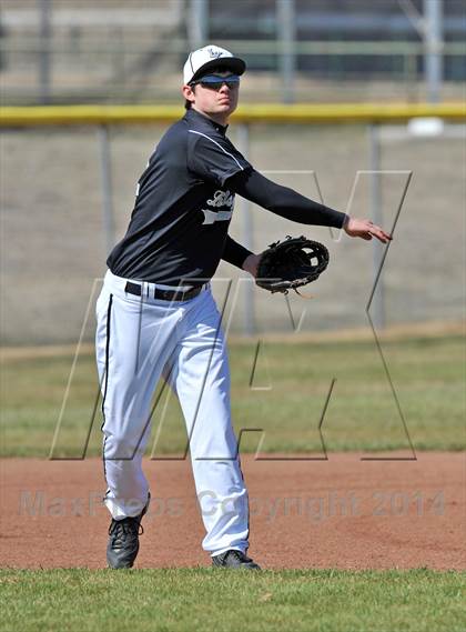 Thumbnail 2 in Lindsay vs. Pottsboro (Blue Ridge Tournament) photogallery.