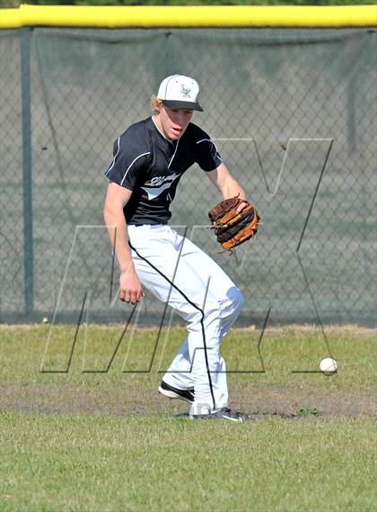 Thumbnail 2 in Lindsay vs. Pottsboro (Blue Ridge Tournament) photogallery.