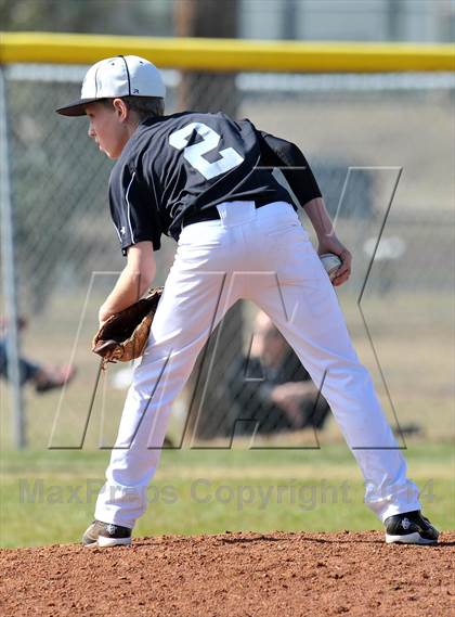 Thumbnail 2 in Lindsay vs. Pottsboro (Blue Ridge Tournament) photogallery.