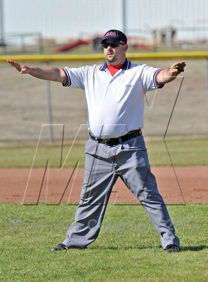 Thumbnail 2 in Lindsay vs. Pottsboro (Blue Ridge Tournament) photogallery.