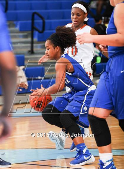 Thumbnail 3 in Madison vs. Cypress Creek (McDonald's Texas Invitational) photogallery.