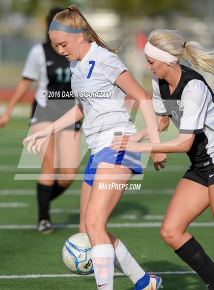 Thumbnail 3 in Highland vs. Mesquite (Coyote Classic Tournament) photogallery.