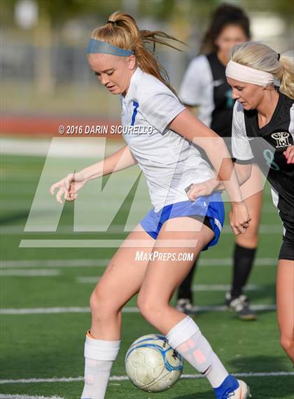 Thumbnail 1 in Highland vs. Mesquite (Coyote Classic Tournament) photogallery.