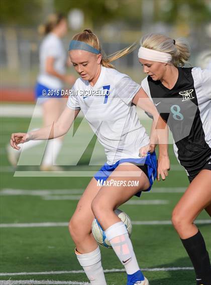 Thumbnail 2 in Highland vs. Mesquite (Coyote Classic Tournament) photogallery.