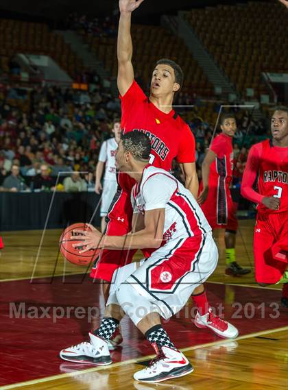 Thumbnail 3 in Regis Jesuit vs. Eaglecrest (CHSAA 5A Great 8) photogallery.