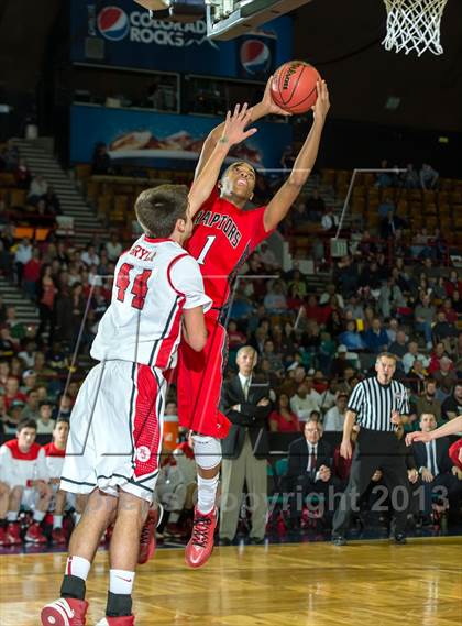 Thumbnail 3 in Regis Jesuit vs. Eaglecrest (CHSAA 5A Great 8) photogallery.