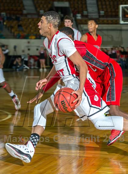 Thumbnail 2 in Regis Jesuit vs. Eaglecrest (CHSAA 5A Great 8) photogallery.