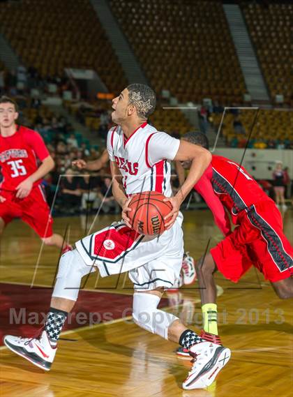 Thumbnail 3 in Regis Jesuit vs. Eaglecrest (CHSAA 5A Great 8) photogallery.