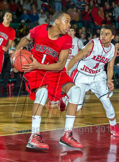 Thumbnail 3 in Regis Jesuit vs. Eaglecrest (CHSAA 5A Great 8) photogallery.