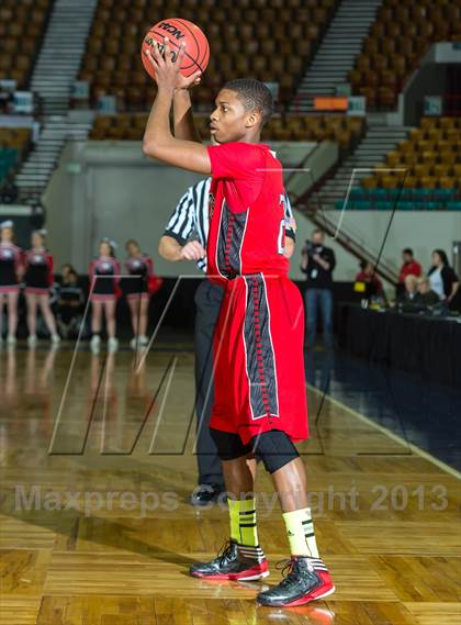 Thumbnail 1 in Regis Jesuit vs. Eaglecrest (CHSAA 5A Great 8) photogallery.