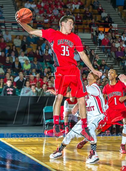 Thumbnail 3 in Regis Jesuit vs. Eaglecrest (CHSAA 5A Great 8) photogallery.