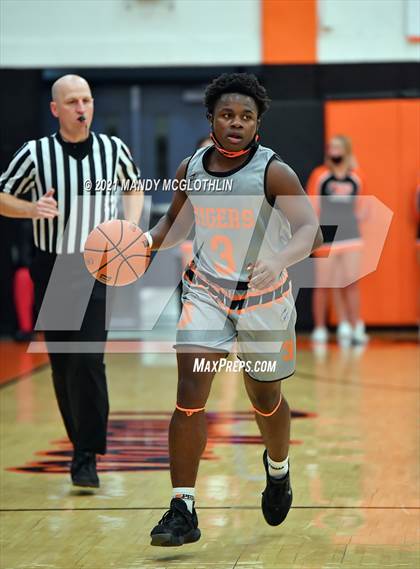 Thumbnail 1 in Urbana VS Washington (Kevin Brown Memorial Tournmanet of Champions) photogallery.