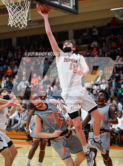 Thumbnail 2 in Urbana VS Washington (Kevin Brown Memorial Tournmanet of Champions) photogallery.