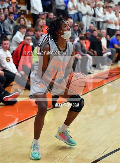 Thumbnail 1 in Urbana VS Washington (Kevin Brown Memorial Tournmanet of Champions) photogallery.