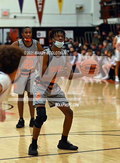 Thumbnail 1 in Urbana VS Washington (Kevin Brown Memorial Tournmanet of Champions) photogallery.