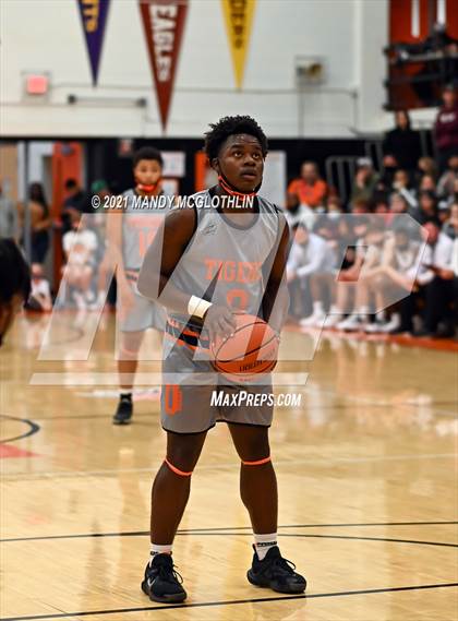 Thumbnail 1 in Urbana VS Washington (Kevin Brown Memorial Tournmanet of Champions) photogallery.