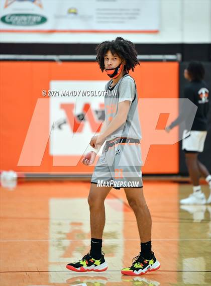 Thumbnail 1 in Urbana VS Washington (Kevin Brown Memorial Tournmanet of Champions) photogallery.