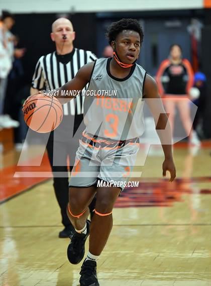 Thumbnail 3 in Urbana VS Washington (Kevin Brown Memorial Tournmanet of Champions) photogallery.
