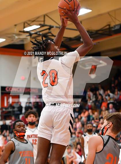 Thumbnail 1 in Urbana VS Washington (Kevin Brown Memorial Tournmanet of Champions) photogallery.