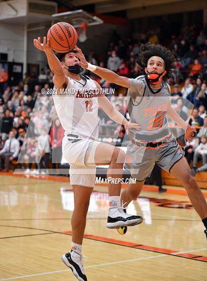 Thumbnail 1 in Urbana VS Washington (Kevin Brown Memorial Tournmanet of Champions) photogallery.