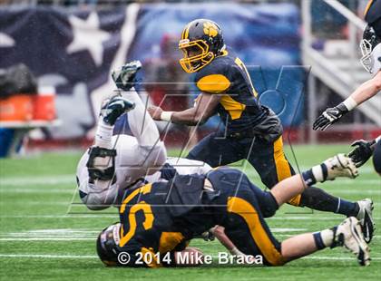 Thumbnail 1 in Cohasset vs. Littleton (MIAA Division 6 Final) photogallery.