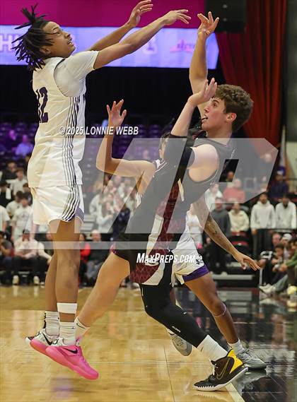 Thumbnail 3 in New Rochelle vs. Scarsdale (NYSPHSAA Section 1 Class AAA Semifinal) photogallery.