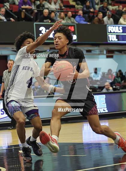 Thumbnail 3 in New Rochelle vs. Scarsdale (NYSPHSAA Section 1 Class AAA Semifinal) photogallery.