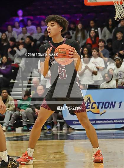 Thumbnail 2 in New Rochelle vs. Scarsdale (NYSPHSAA Section 1 Class AAA Semifinal) photogallery.