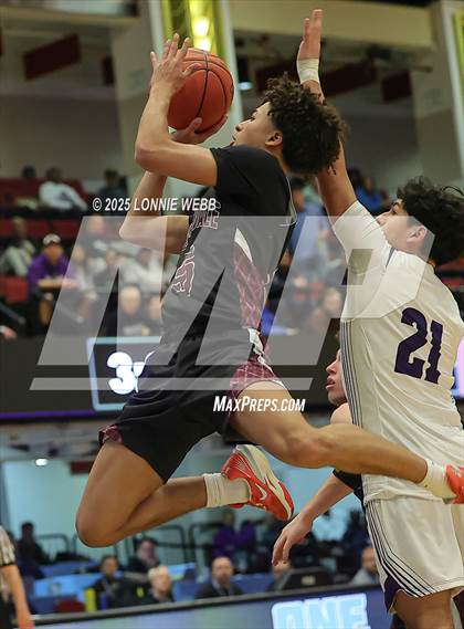 Thumbnail 2 in New Rochelle vs. Scarsdale (NYSPHSAA Section 1 Class AAA Semifinal) photogallery.