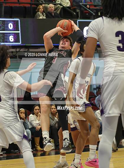 Thumbnail 2 in New Rochelle vs. Scarsdale (NYSPHSAA Section 1 Class AAA Semifinal) photogallery.