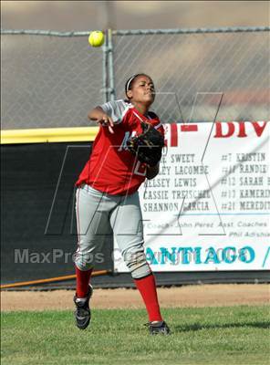 Thumbnail 2 in Mater Dei vs. Santiago (Santiago Spring Fling) photogallery.
