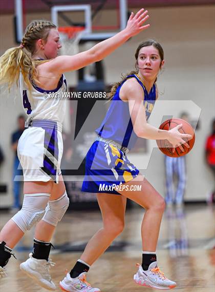 Thumbnail 1 in Lipan vs Douglass (Tenaha Holiday Hoops Classic) photogallery.
