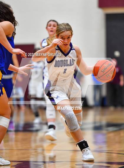 Thumbnail 3 in Lipan vs Douglass (Tenaha Holiday Hoops Classic) photogallery.