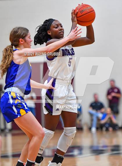 Thumbnail 2 in Lipan vs Douglass (Tenaha Holiday Hoops Classic) photogallery.