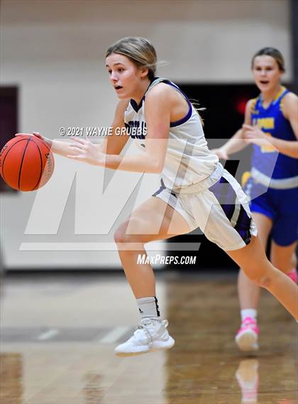 Thumbnail 1 in Lipan vs Douglass (Tenaha Holiday Hoops Classic) photogallery.