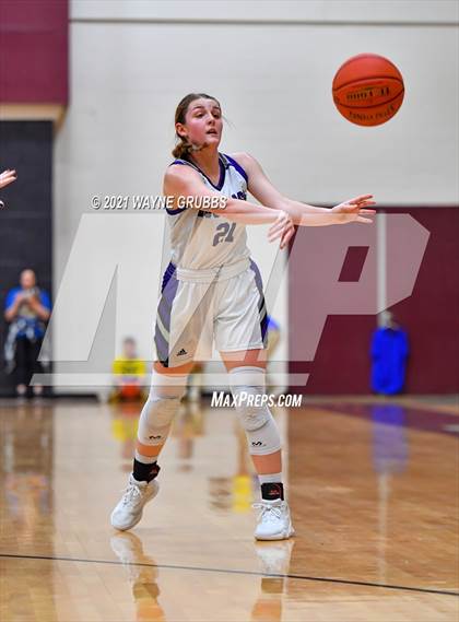 Thumbnail 2 in Lipan vs Douglass (Tenaha Holiday Hoops Classic) photogallery.