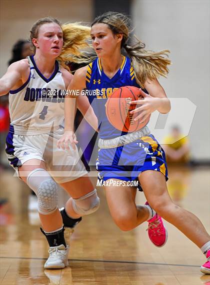 Thumbnail 1 in Lipan vs Douglass (Tenaha Holiday Hoops Classic) photogallery.