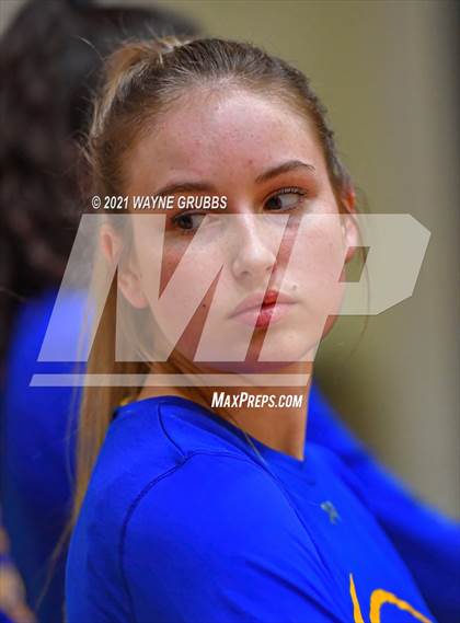 Thumbnail 3 in Lipan vs Douglass (Tenaha Holiday Hoops Classic) photogallery.