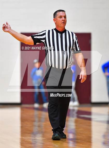 Thumbnail 2 in Lipan vs Douglass (Tenaha Holiday Hoops Classic) photogallery.