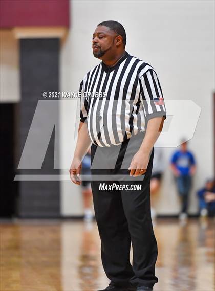 Thumbnail 1 in Lipan vs Douglass (Tenaha Holiday Hoops Classic) photogallery.