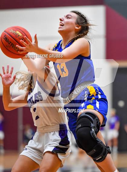 Thumbnail 2 in Lipan vs Douglass (Tenaha Holiday Hoops Classic) photogallery.