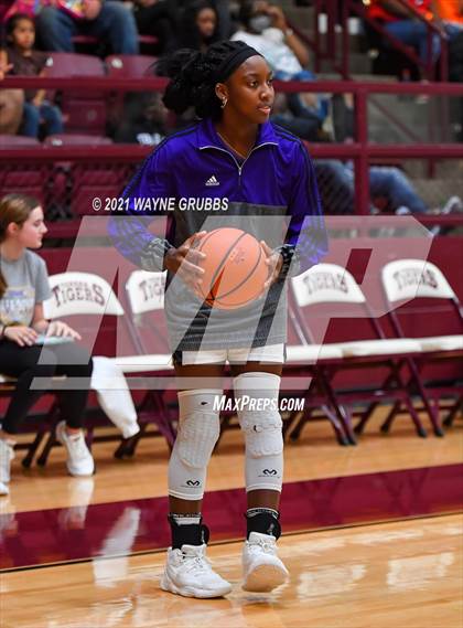 Thumbnail 3 in Lipan vs Douglass (Tenaha Holiday Hoops Classic) photogallery.